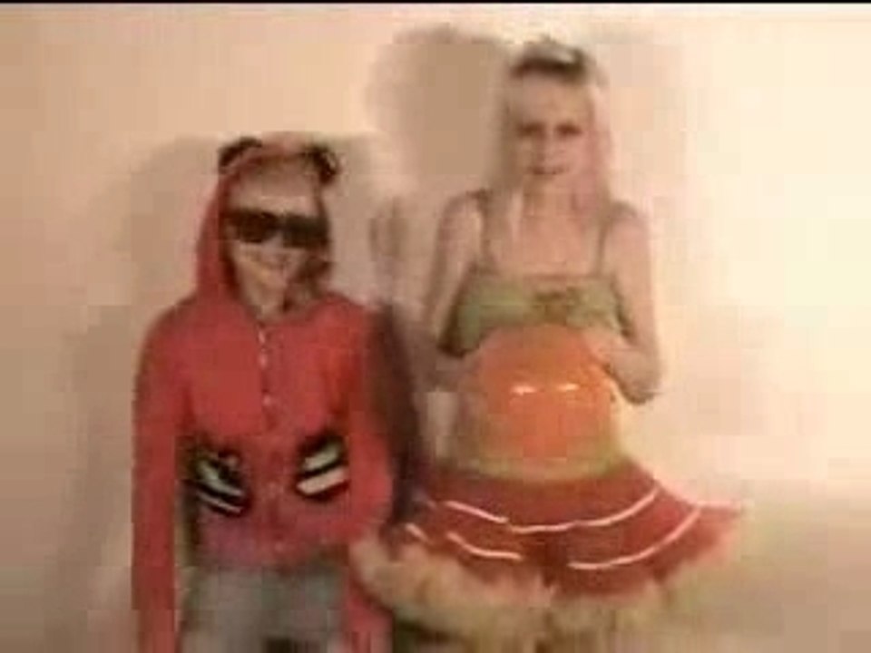 Sweet Kiki and Dakota Siters