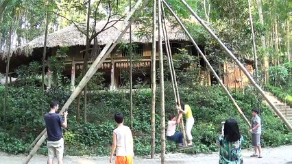 Flying to the sky with Vietnamese folk games - Trò chơi đánh đu vui nhộn của người dân tộc