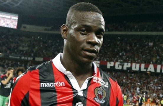 Mario Balotelli met des claques à son petit frère