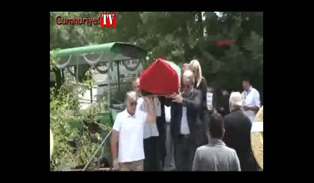 Hürriyet Kelebek yazarı Ayşe Aral son yolculuğuna uğurlandı