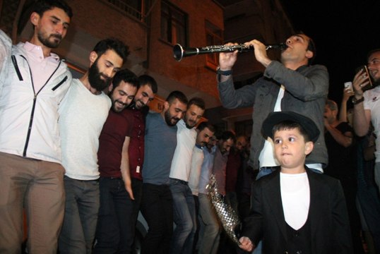 Elazığ'da Davullu Klarnetli Sahur Halayı