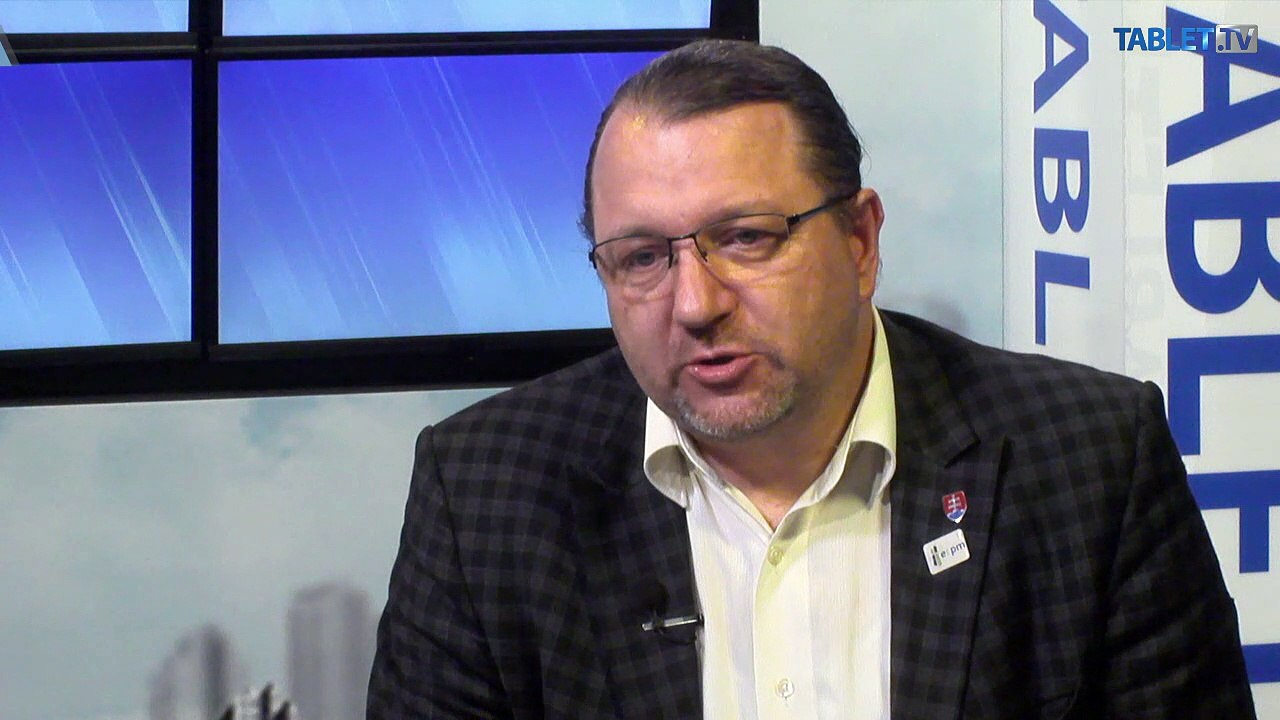 B.ŠKRIPEK: Macronovo víťazstvo možno stojí na hlinených nohách