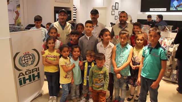 500 Yetim ve Öksüz Çocuğun Bayramlık Sevinci