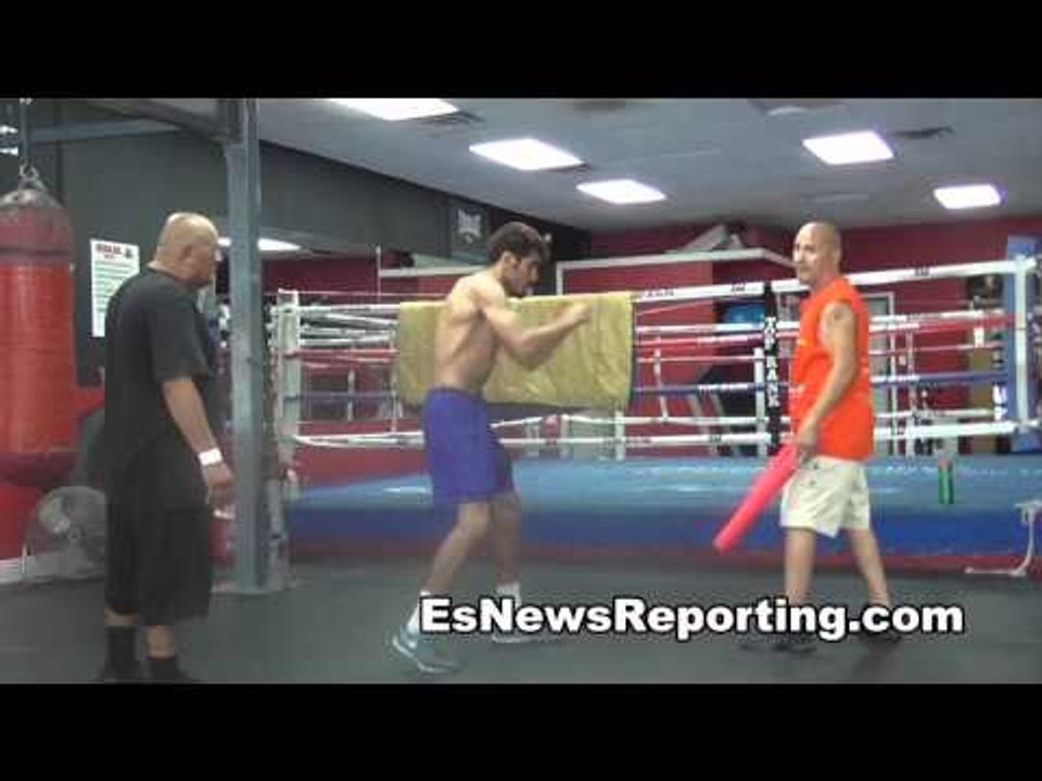 Titere Vasquez training For Mickey Bey
