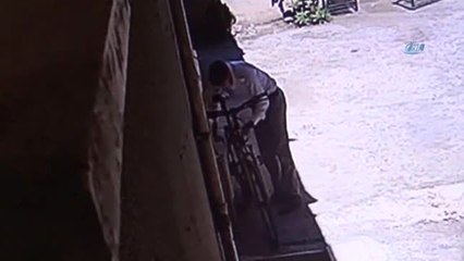 Kilitli Bisikleti 10 Saniyede Böyle Çaldı