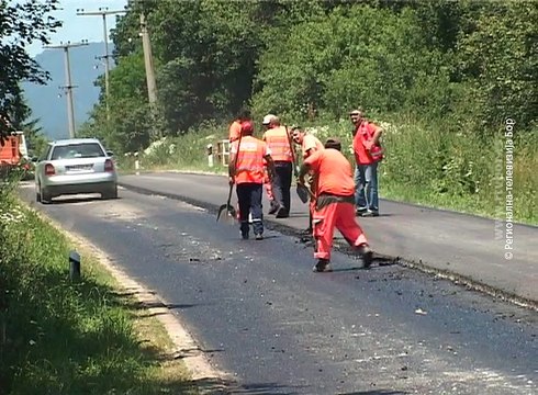 Asfaltiranje puta od Brestovačke Banje do Savače u toku, 21. jun 2017. (RTV Bor)