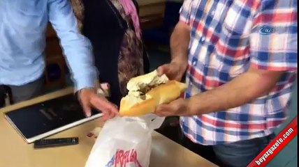 Dilencilikten topladığı paraları ekmeğin içine saklamış