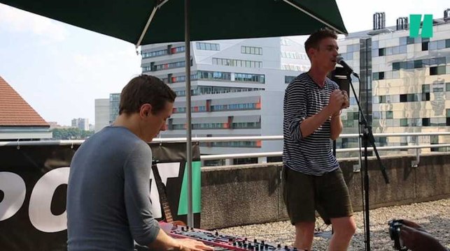 Ben Mazué, sur la terrasse du HuffPost à Paris