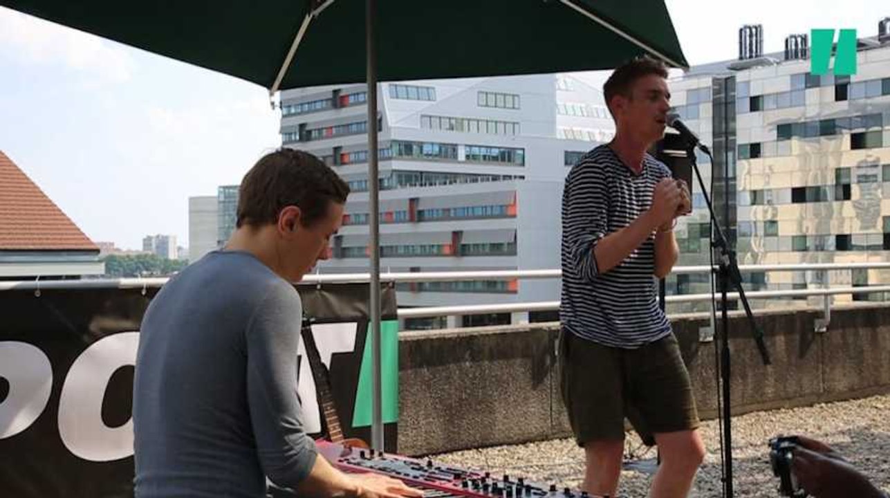 Ben Mazué, sur la terrasse du HuffPost à Paris