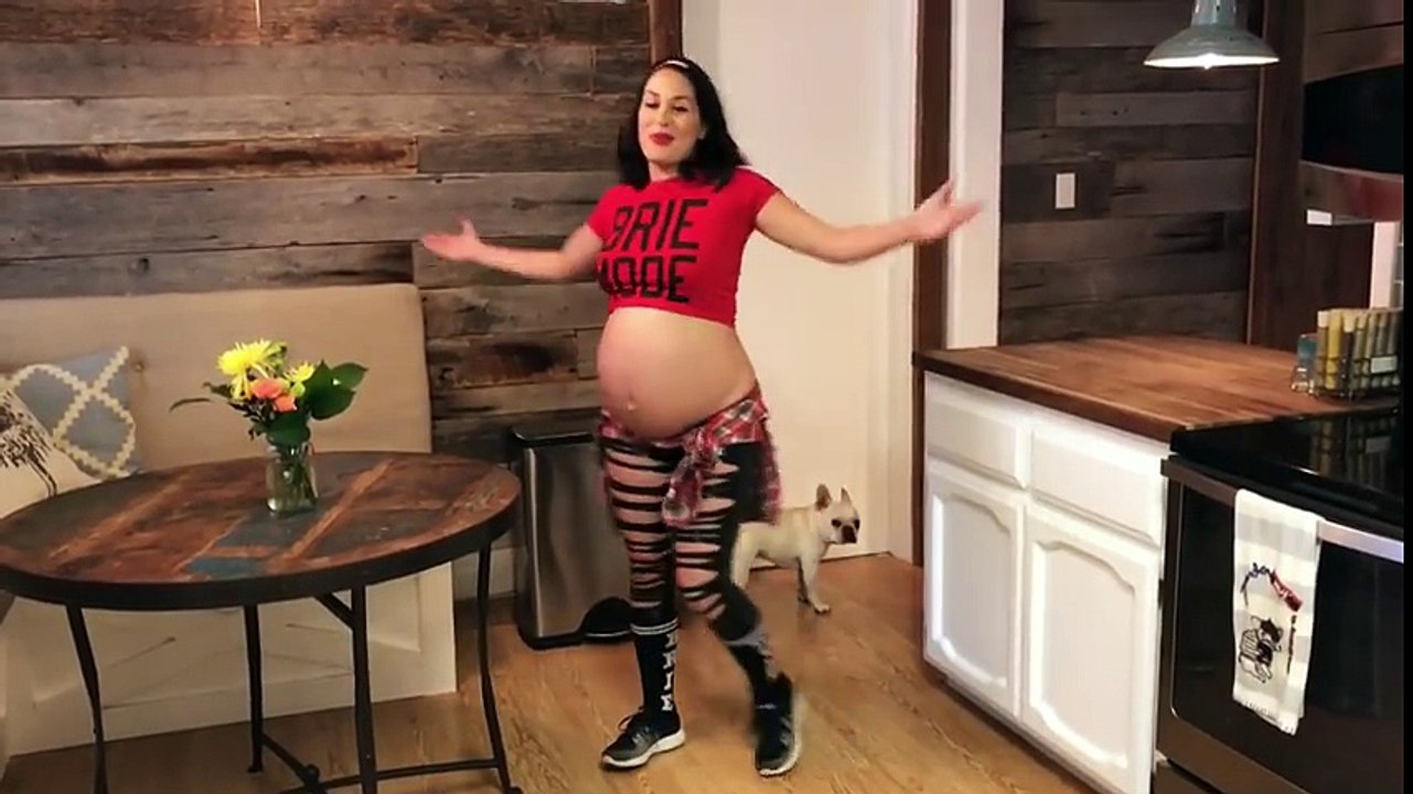 Brie Bella is ready to POP and so are her tights! (Hilarious pregnancy entrance!