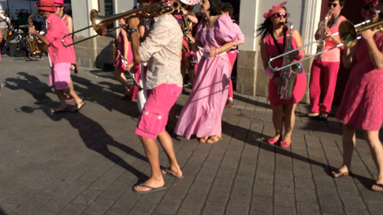 Fanfare rose à la Fête de la musique