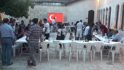Farklı Dinler Iftar Sofrasında Bir Araya Geldi