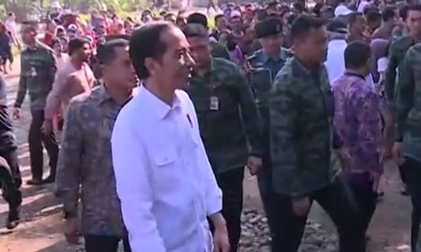 Ultah ke-56, Presiden Jokowi Bagi-Bagi Sembako