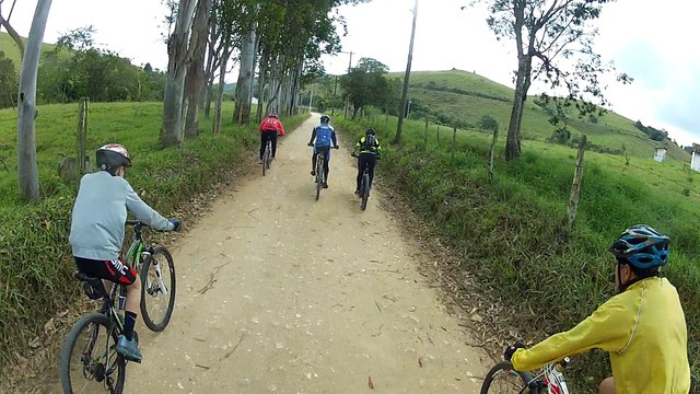 Vamos pedalar, vamos viver, vamos respirar saúde, vamos pedalar, trilhas do Morro Alto, Taubaté, SP, Brasil, com os amigos, com os bikers, junho, 2017, 4k, 2,7k, ultra hd, full hd, hd.