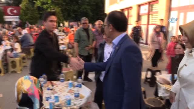 Gelenek Bozulmadı, Türkiye'nin En Büyük İftar Sofrası Uşak'ta Kuruldu