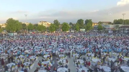 Demokrasi Meydanı Bu Kez Iftar Için Doldu