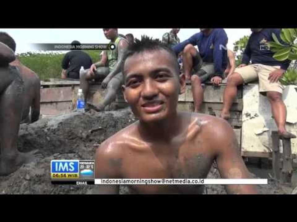 Personil TNI AL Ikuti Lomba Meluncur di atas Lumpur - IMS