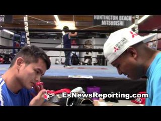 robert garcia wrapping marcos maidana hands for mayweather 2 fight EsNews