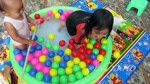 Des ballons pour enfants les couleurs éducatif pour apprentissage partie Voir létablissement le le le le la vidéo Popping v learni