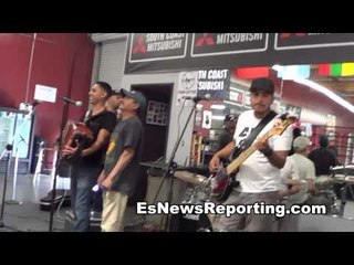 pajaro getting down with a corrido band - EsNews