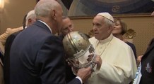Miembros del salón de la fama de la NFL visitaron el Vaticano