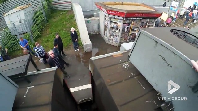 Ce Train surfer se fait electrocuter en grimpant sur le toit d'un wagon