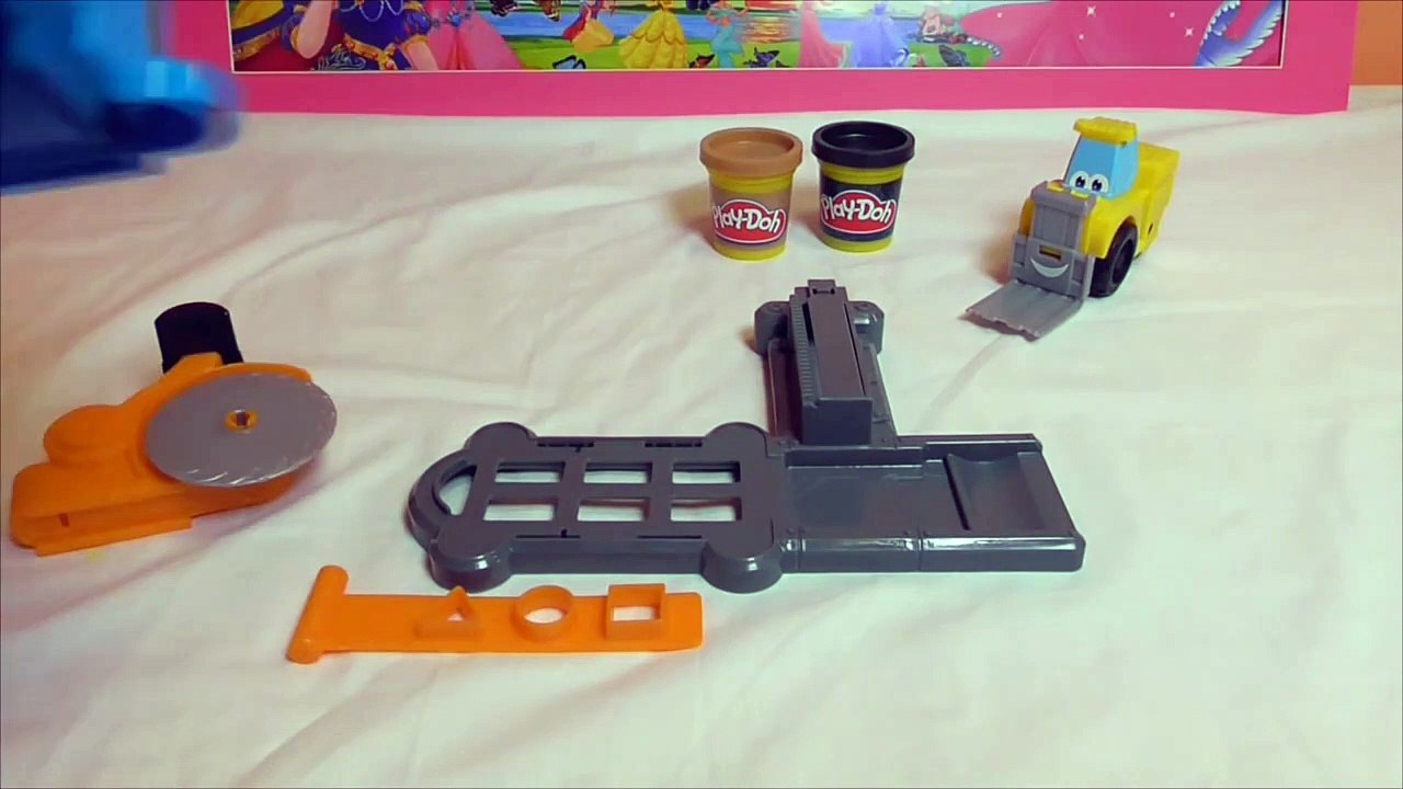 Little Kelly - Toys & Play Doh  - DIGGIN' RIGS Play Doh Toys! (p