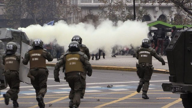 Affrontements lors d’une manifestation étudiante au Chilib