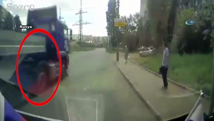 Yaşlı kadın kamyonun altında can verdi