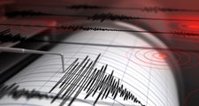 Manisa'da 4 Şiddetinde Deprem! Vatandaşlar Sokağa Döküldü