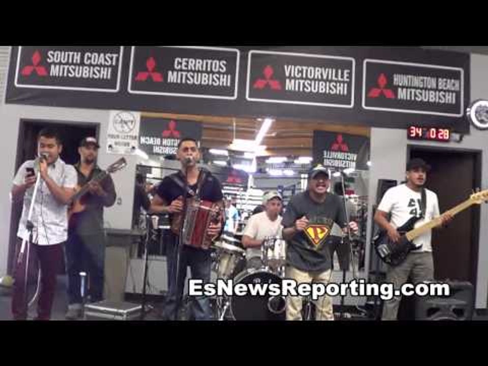 pajaro singing a corrido - EsNews