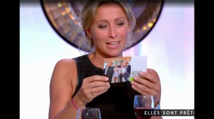 Anne-Sophie Lapix embarrassée par le cadeau d'Alice Pol dans C à Vous (vidéo)