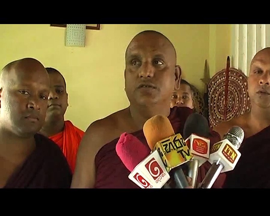 බෞද්ධයන්ට දොස් පවරමින් කතා කරන්නේ සුනිල් පෙරේරා වැනි කටහැකර ගායකයන්