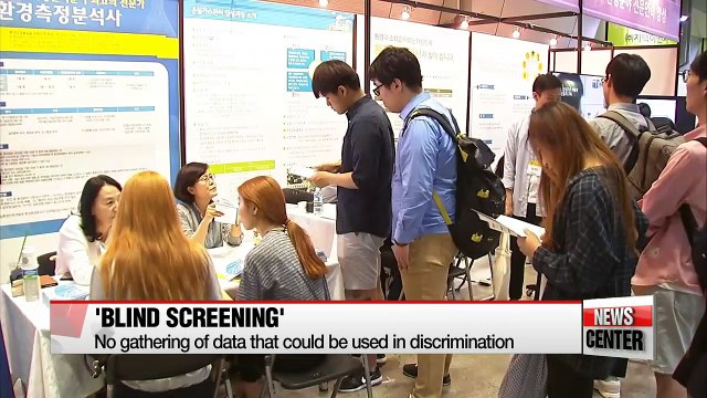 President Moon orders 'blind screening' hiring system and more open Blue House
