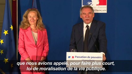 Passation: Bayrou met en garde Belloubet contre les "lobbys"