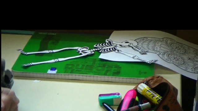 Preparation de l'exposition sur la fête des morts au Mexique par les élèves de 4° LV2