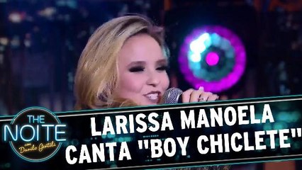 Larissa Manoela canta o hit `Boy Chiclete`