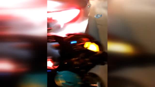 Motosikletli Sürücü Yeşil Işıkta Duran Otomobile Böyle Çarptı