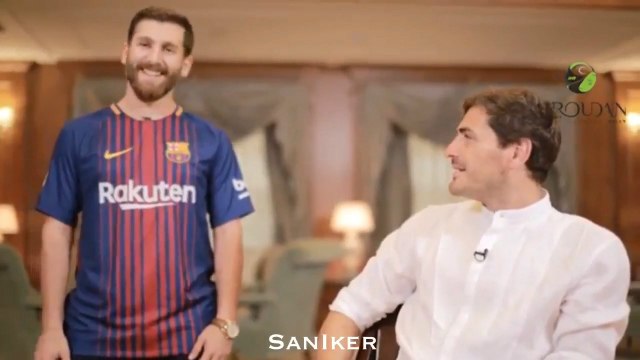 Casillas é surpreendido por 'Messi' em entrevista; assista!