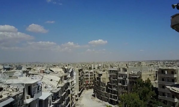 Des images de drone montrent les ruines d'Alep-Est