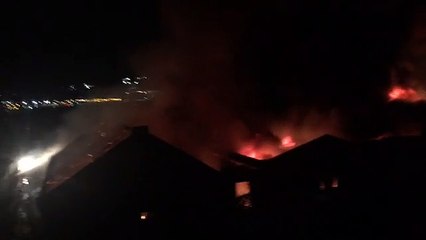 Cận cảnh đám cháy tại quận 4, TP.HCM