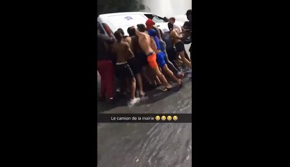 Ils retournent une voiture de la mairie dans le Val-de-Marne.