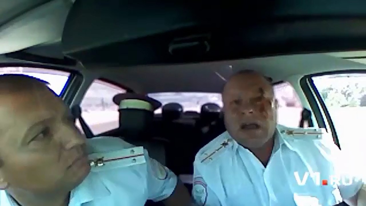 Un policier reçoit une balle dans la tète lors d'une course poursuite.