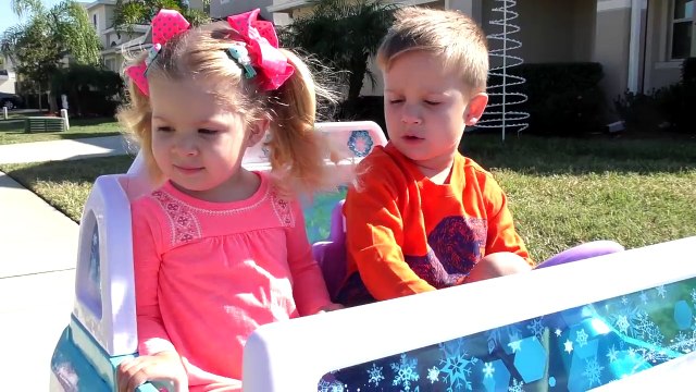 Рома и Диана Едут на Заправку Бензин Закончился