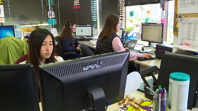 Teen Volunteers at Suicide Prevention Program Take Calls, Live Chat to Help Troubled Peers