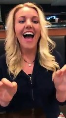 English Girl Singing Dil Dil Pakistan