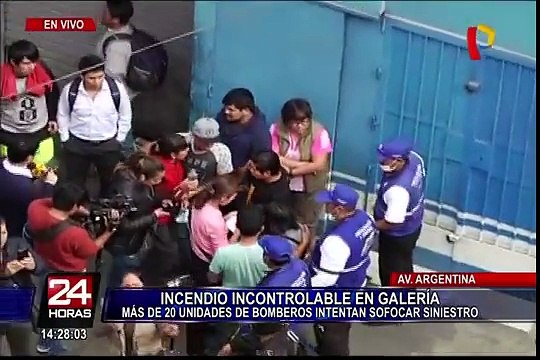 Impactantes imágenes: incendio de grandes proporciones consume galería cerca a Las Malvinas