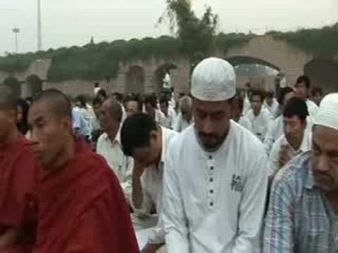 Activists pray for dialogue and peace in Burma