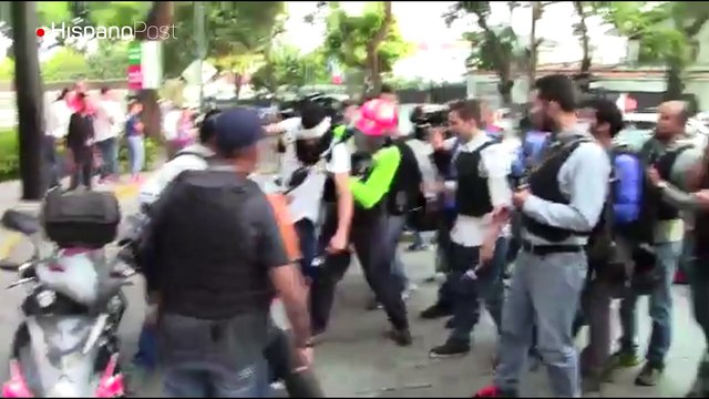 Así entran los heridos a una clínica de Caracas que fueron reprimidos por la Guardia Nacional