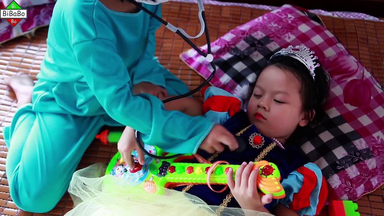 Y médico congelado divertido en en Niños vida poco hombre araña superhéroe Elsa real